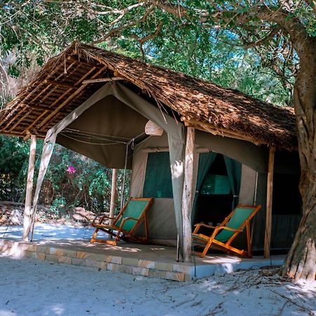 Mikadi Beach Camp&Backpackers Dar es Salaam Bagian luar foto