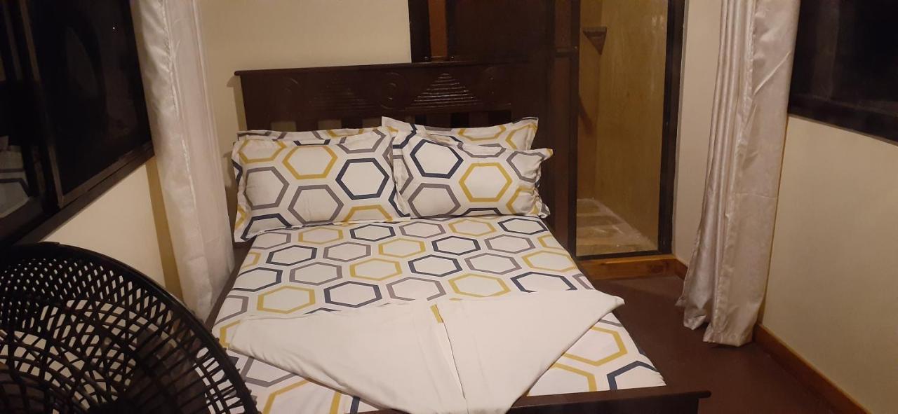 Mikadi Beach Camp&Backpackers Hostel Dar es Salaam Bagian luar foto