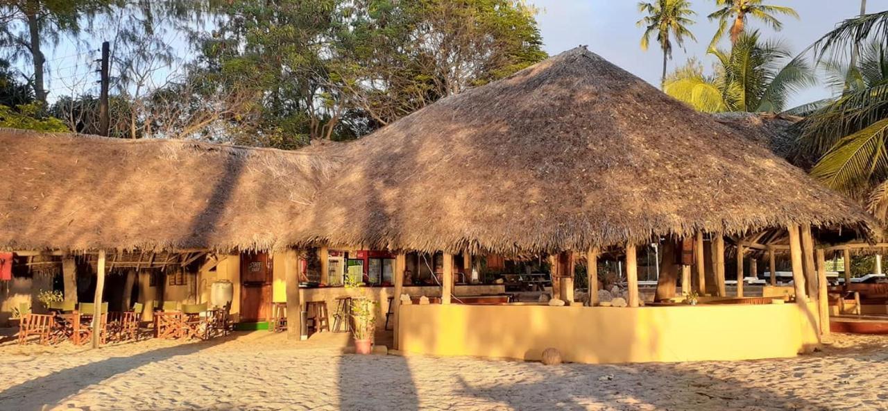Mikadi Beach Camp&Backpackers Hostel Dar es Salaam Bagian luar foto