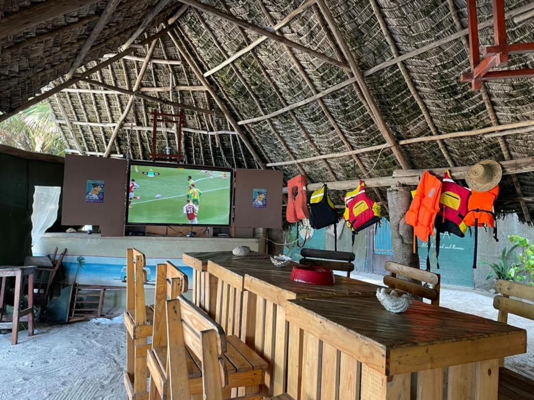 Mikadi Beach Camp&Backpackers Hostel Dar es Salaam Bagian luar foto