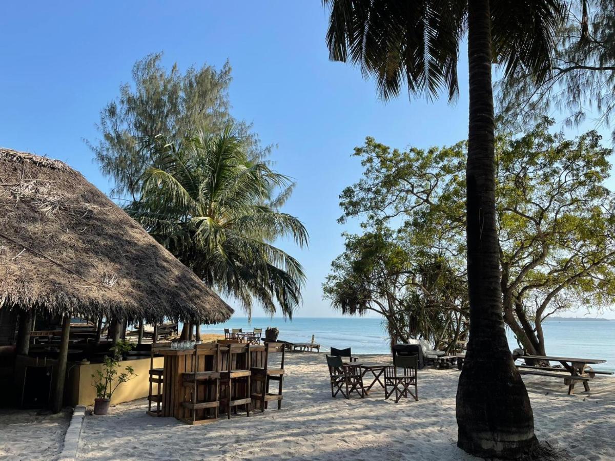 Mikadi Beach Camp&Backpackers Hostel Dar es Salaam Bagian luar foto