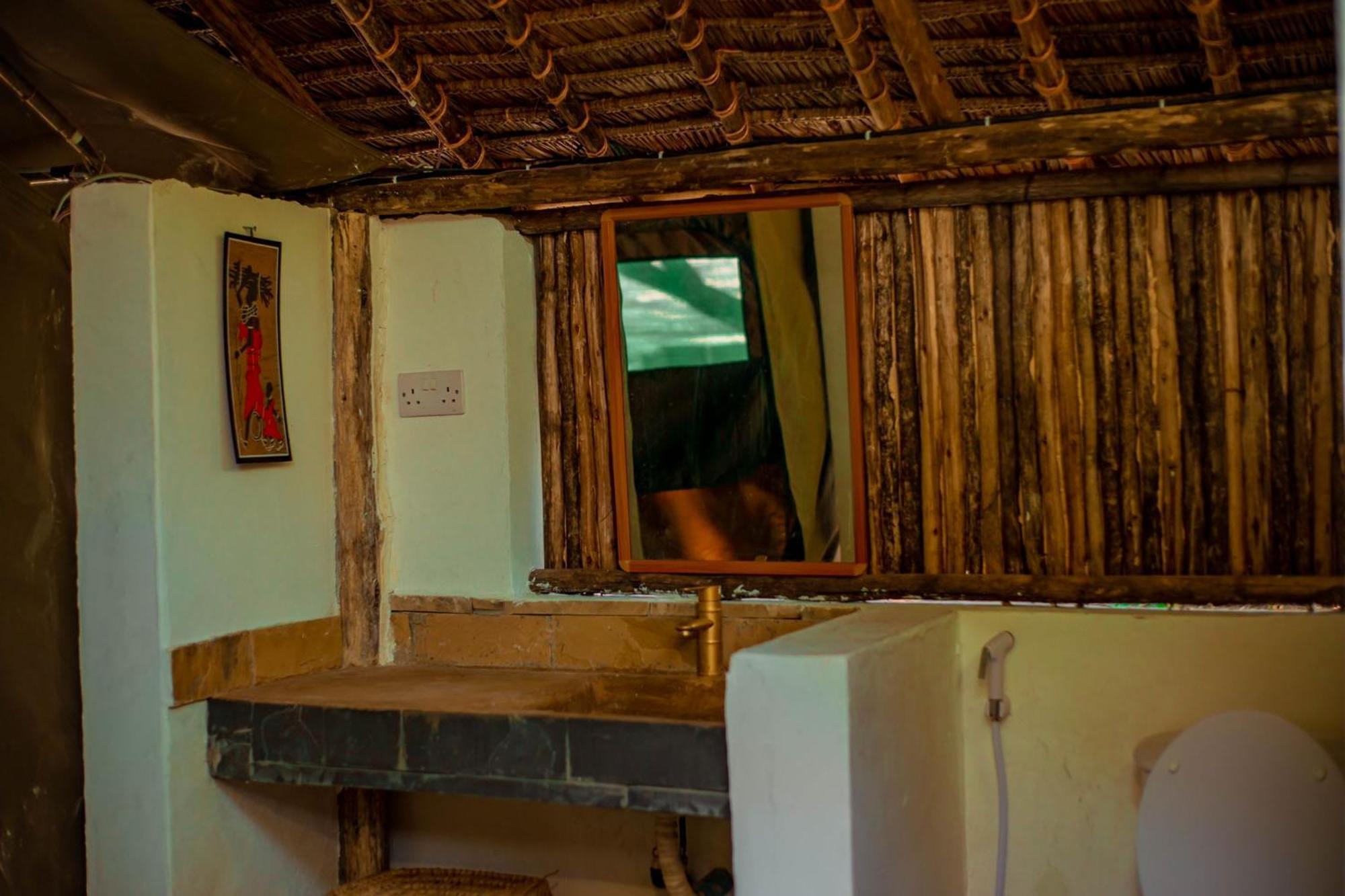 Mikadi Beach Camp&Backpackers Hostel Dar es Salaam Bagian luar foto