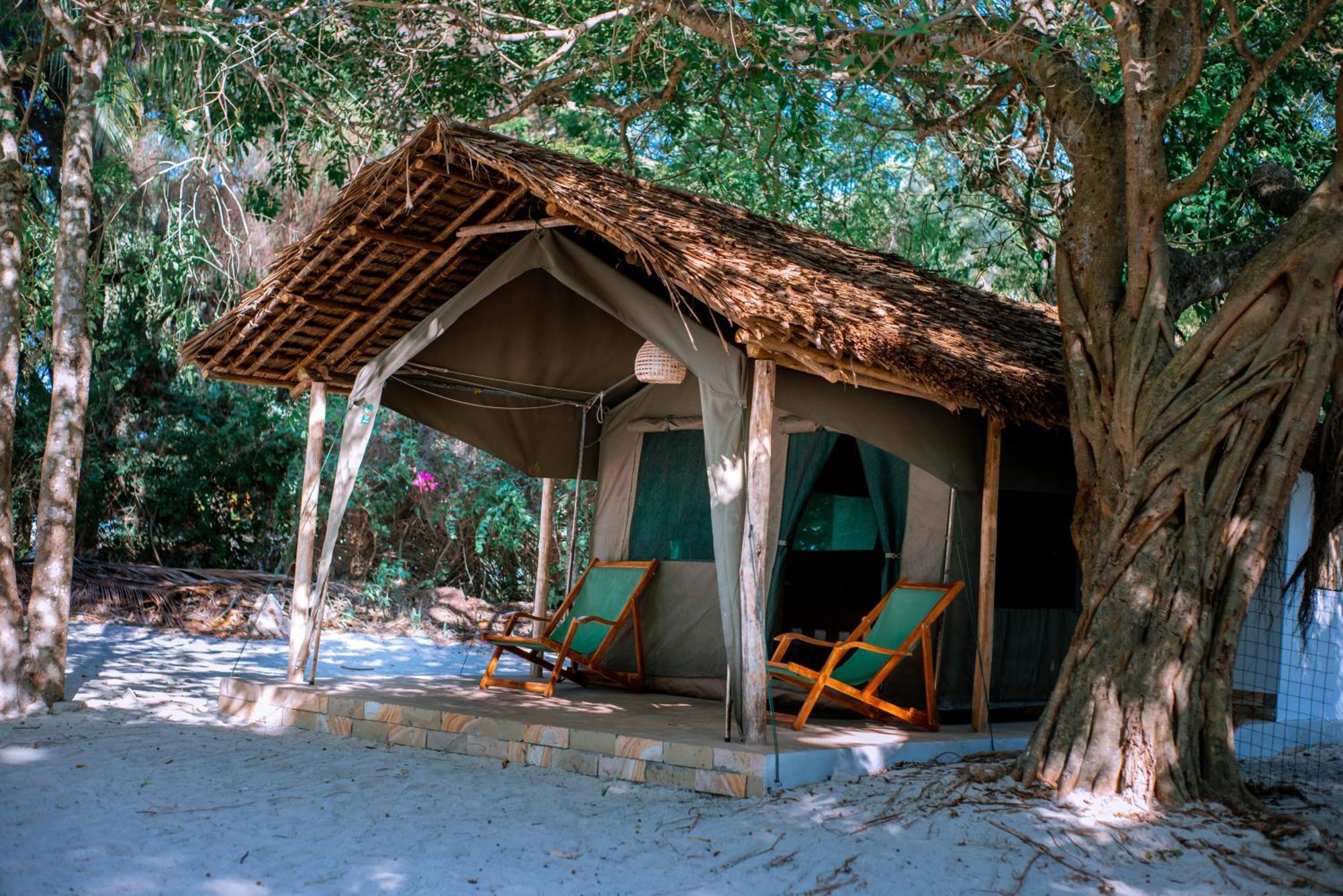 Mikadi Beach Camp&Backpackers Dar es Salaam Bagian luar foto