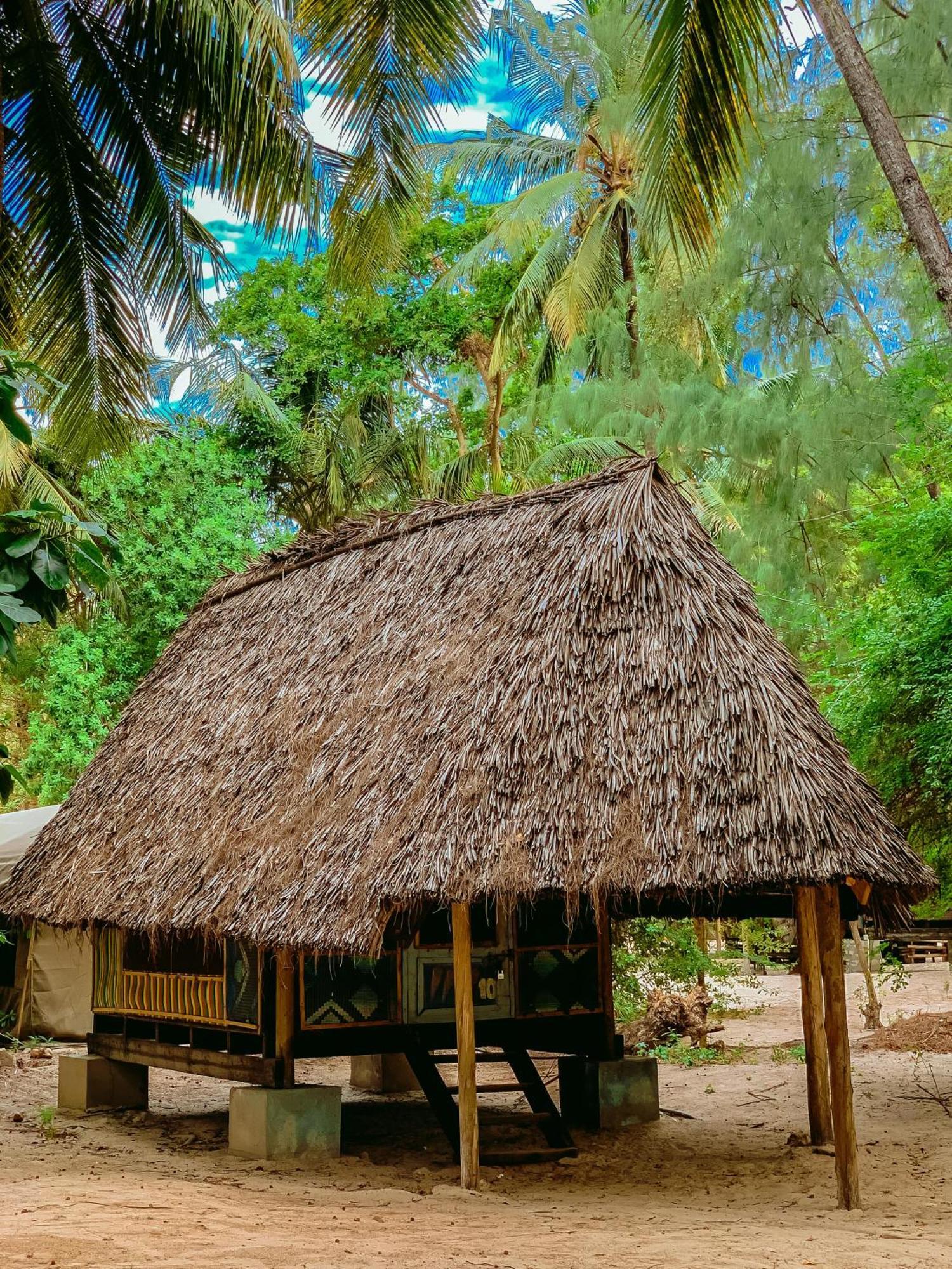 Mikadi Beach Camp&Backpackers Hostel Dar es Salaam Bagian luar foto