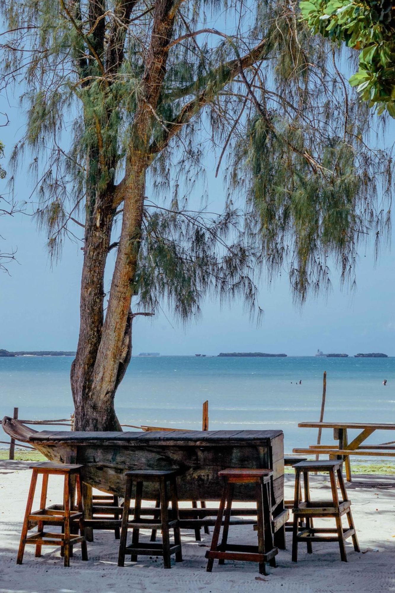 Mikadi Beach Camp&Backpackers Hostel Dar es Salaam Bagian luar foto