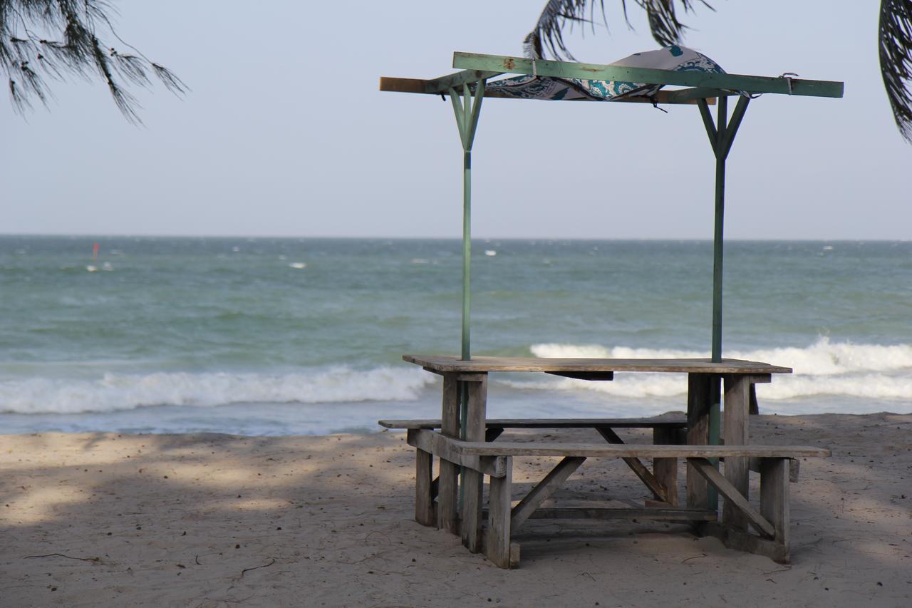 Mikadi Beach Camp&Backpackers Dar es Salaam Bagian luar foto