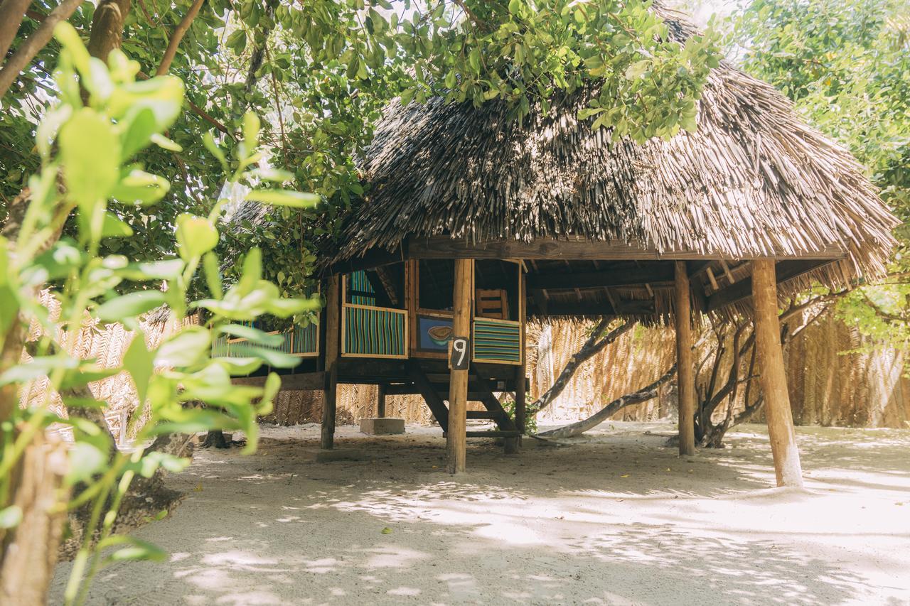 Mikadi Beach Camp&Backpackers Hostel Dar es Salaam Bagian luar foto