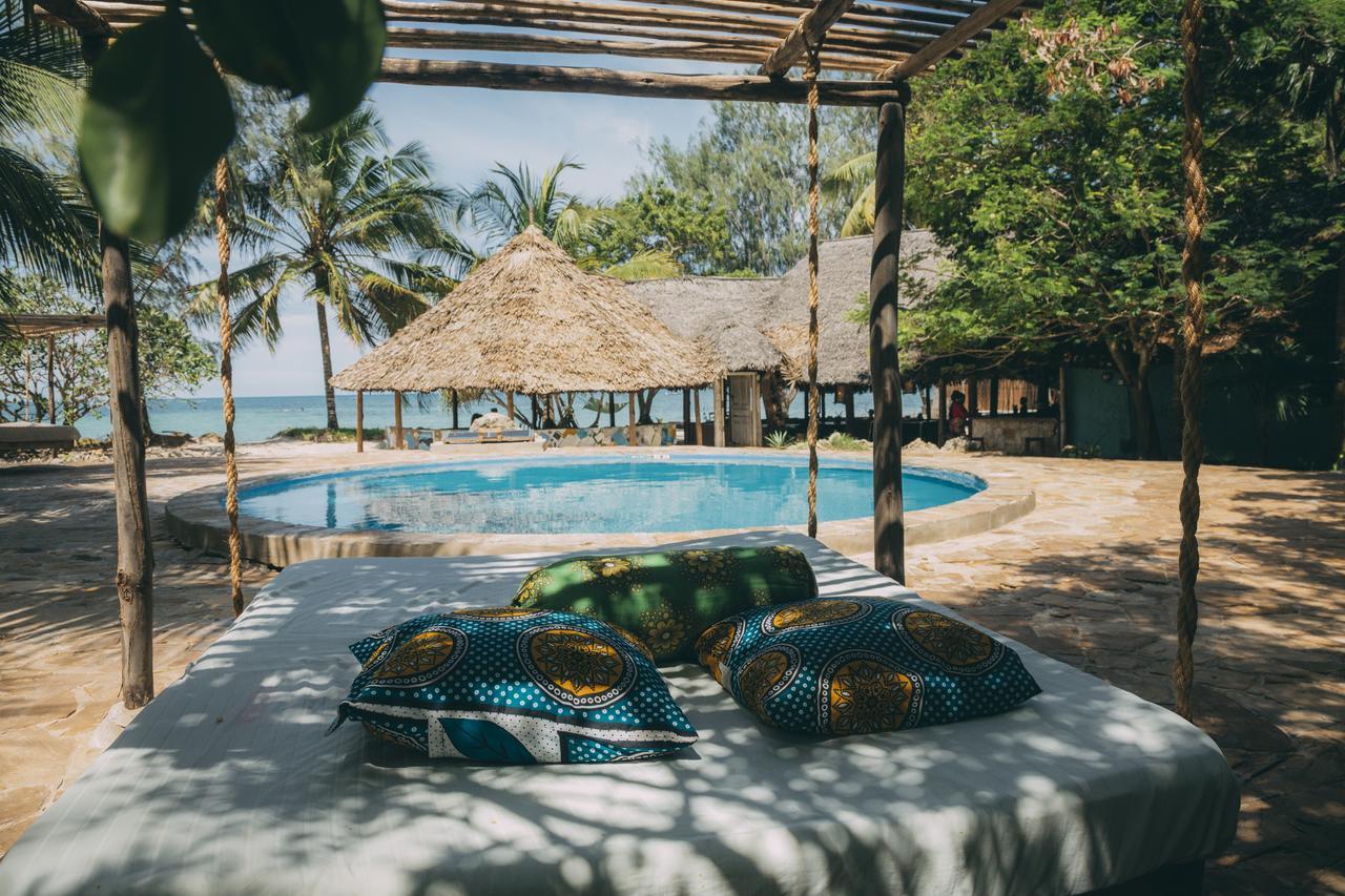 Mikadi Beach Camp&Backpackers Hostel Dar es Salaam Bagian luar foto