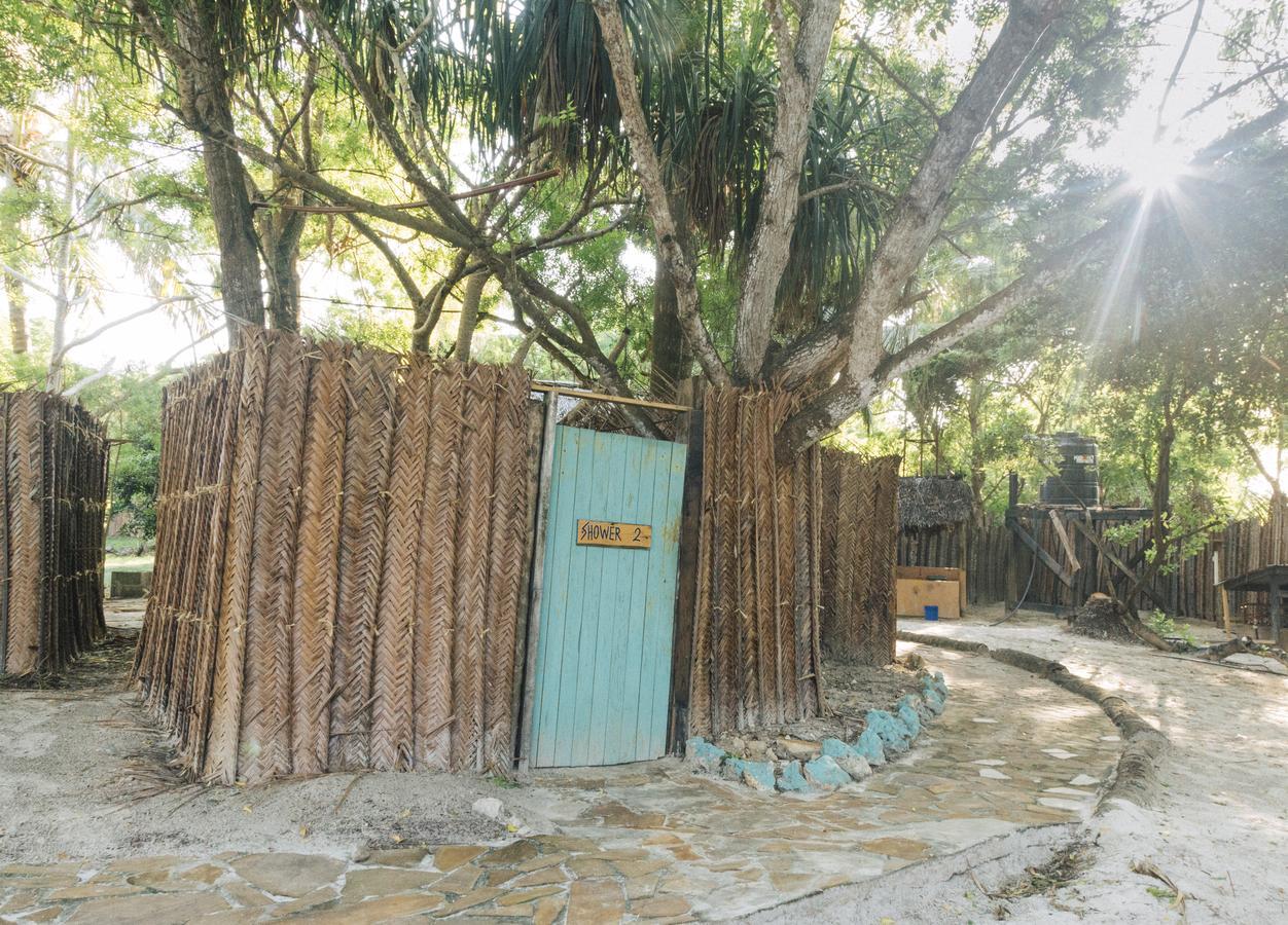 Mikadi Beach Camp&Backpackers Hostel Dar es Salaam Bagian luar foto